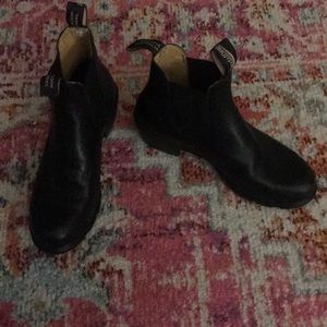 NEW ONLY WORN TWICE BLUNDSTONE BOOTS